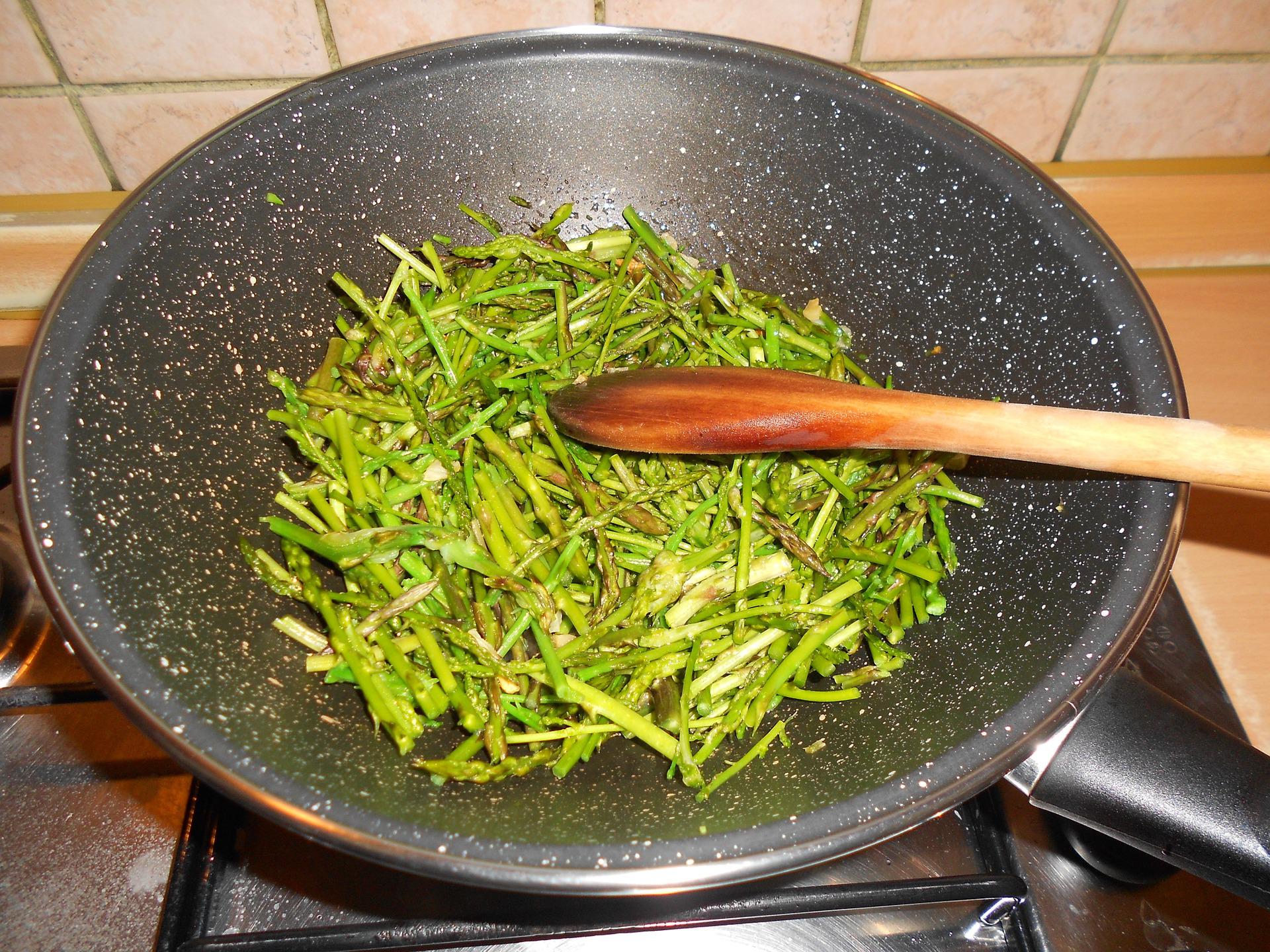 Asparagi in padella light ricetta
