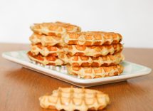 waffle salati al formaggio ricetta