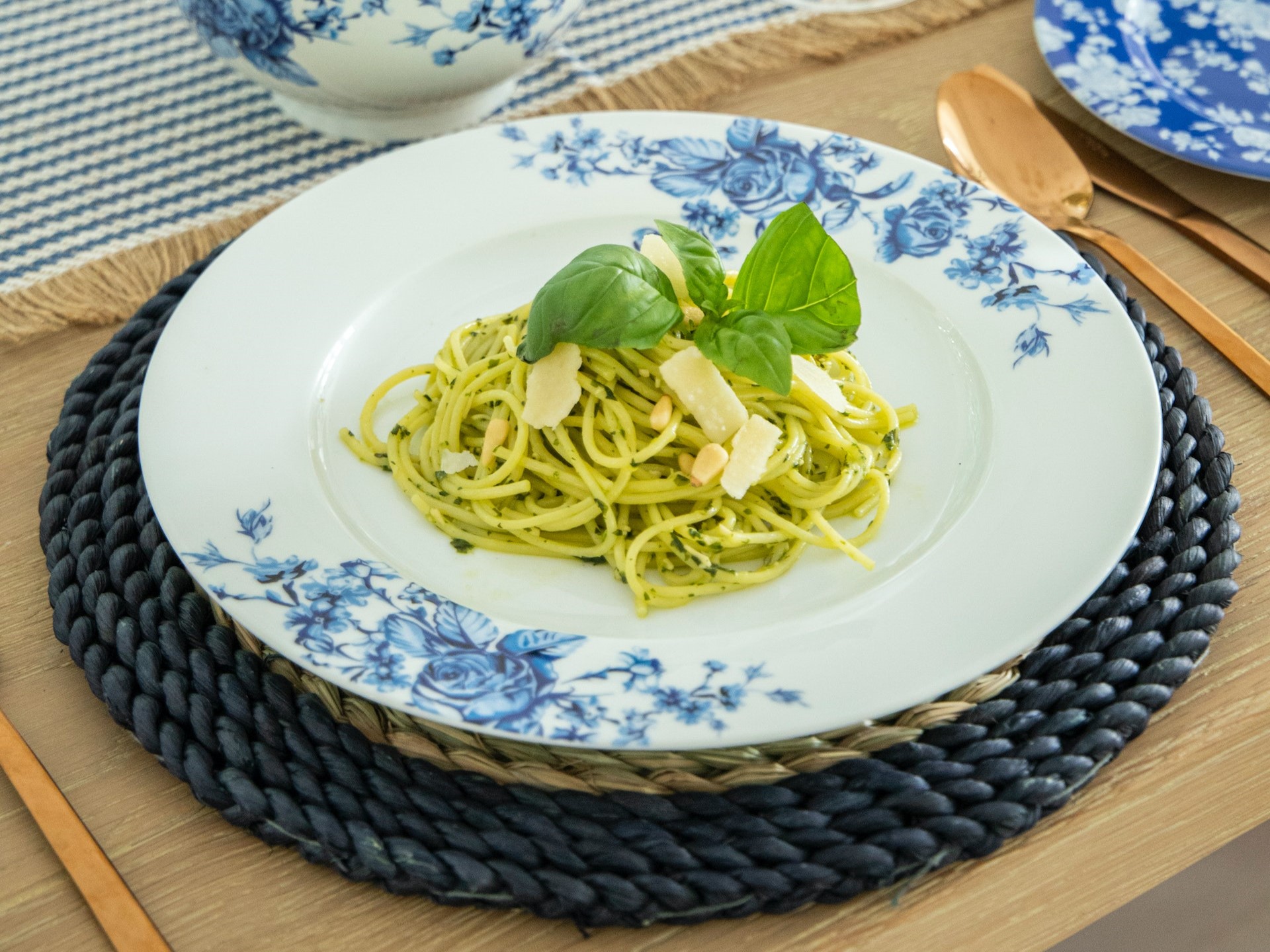 pasta pesto piselli mandorle ricetta vegetariana