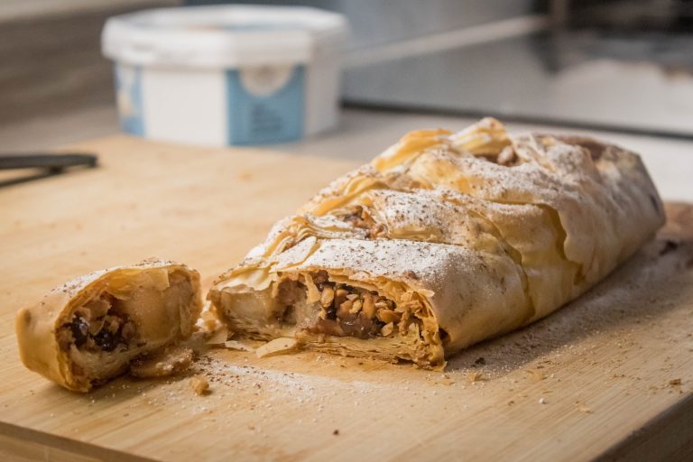 strudel noci pere cioccolato ricetta gustosa