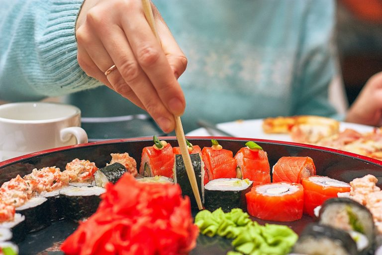 costo cena sushi Giappone