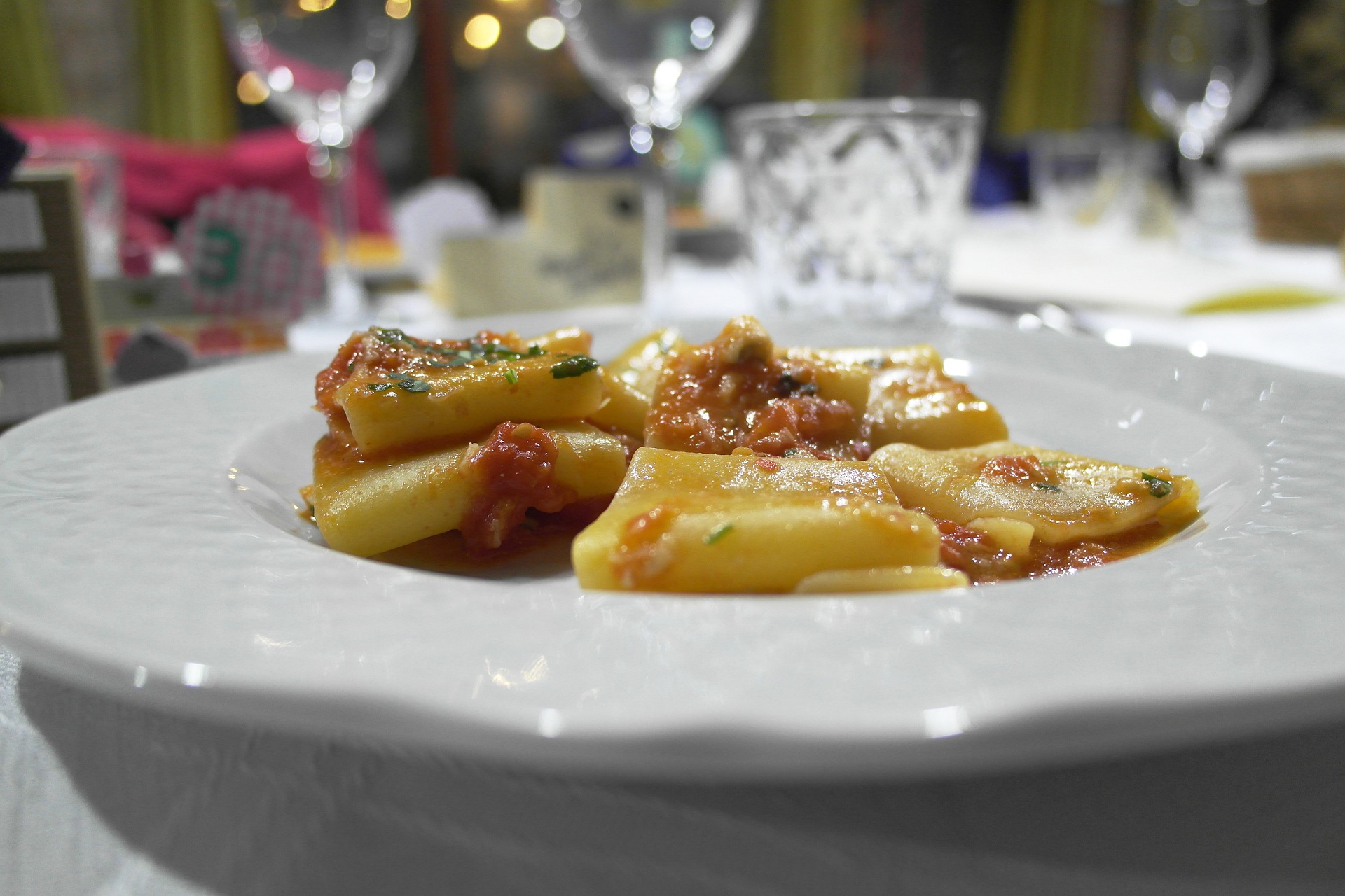 paccheri salsiccia e pomodorini ricetta facile