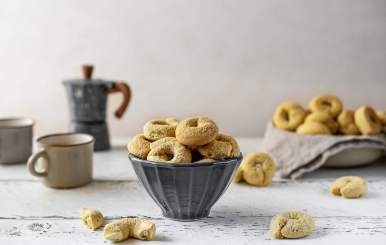 Taralli dolci al vino rosso pugliesi ricetta