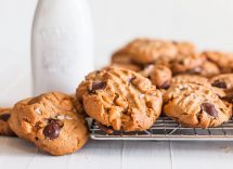 Biscotti con gocce di cioccolato senza burro e uova