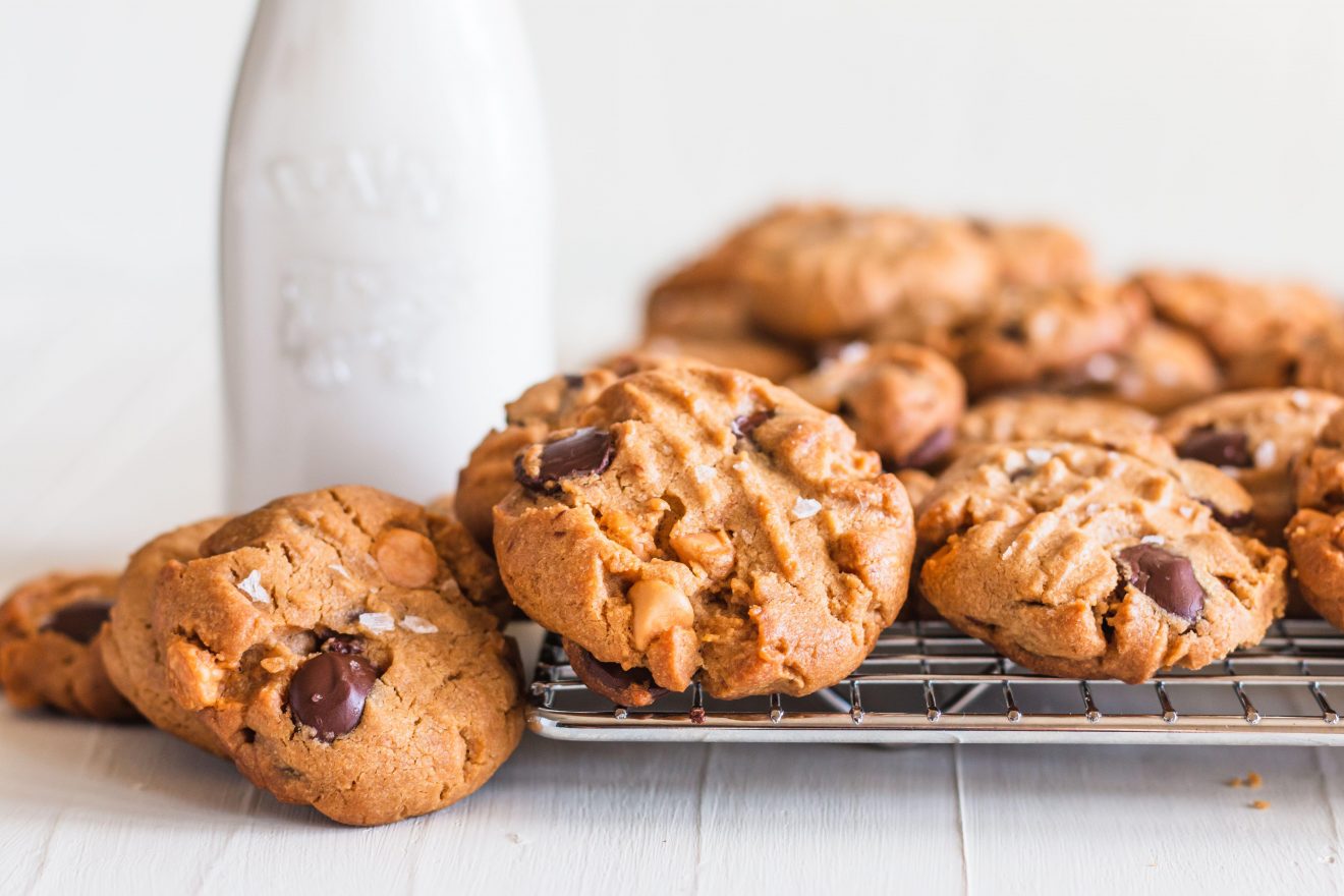 Biscotti con gocce di cioccolato senza burro e uova