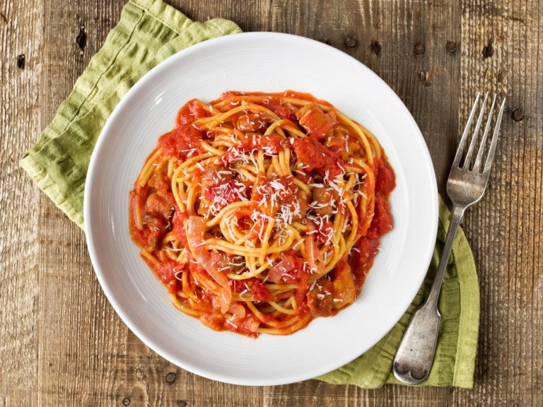 Bucatini all'amatriciana preparati con il Bimby tm6