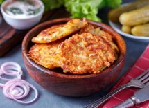 Rosti di patate e carote in padella