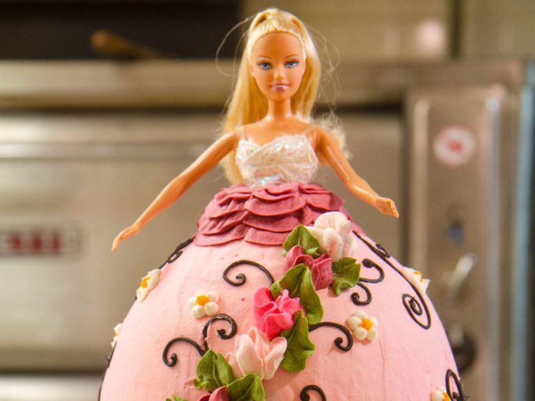 torta barbie decorata con panna ricetta