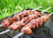 spiedini carne griglia tipico cucina araba