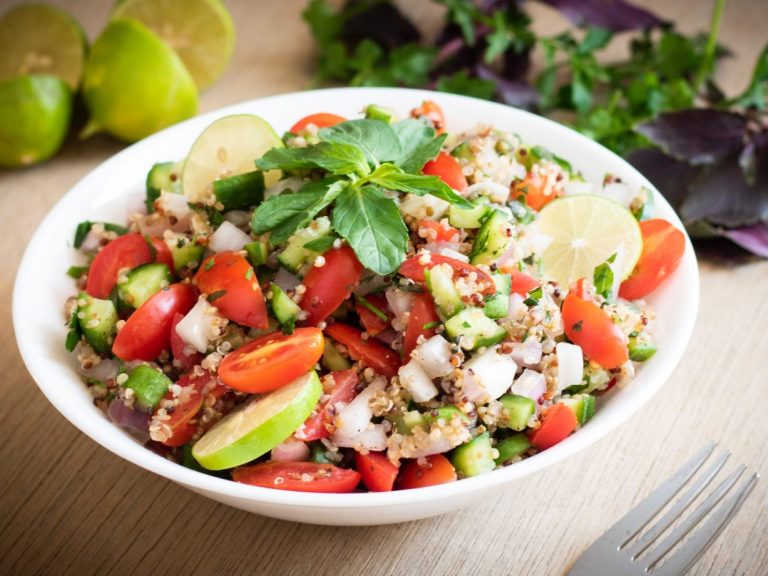 insalata quinoa verdure edamame ricetta