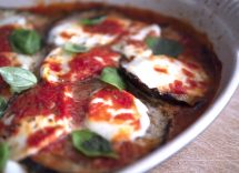 Parmigiana di melanzane e mozzarella fredda: ricetta estiva